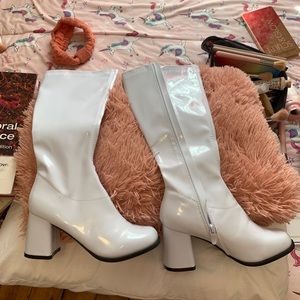 Size 7 white gogo boots! brand new!